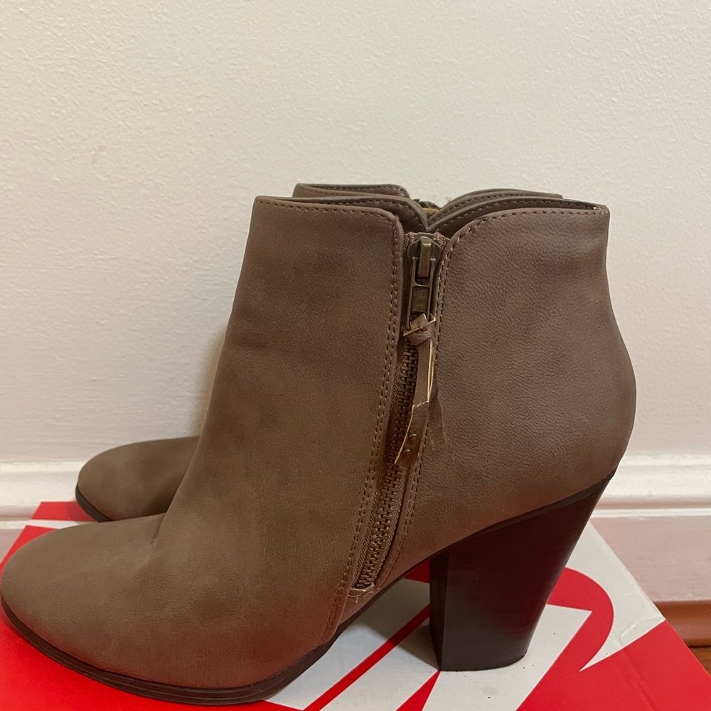 Elegant Brown/Tan Ankle Boots Booties